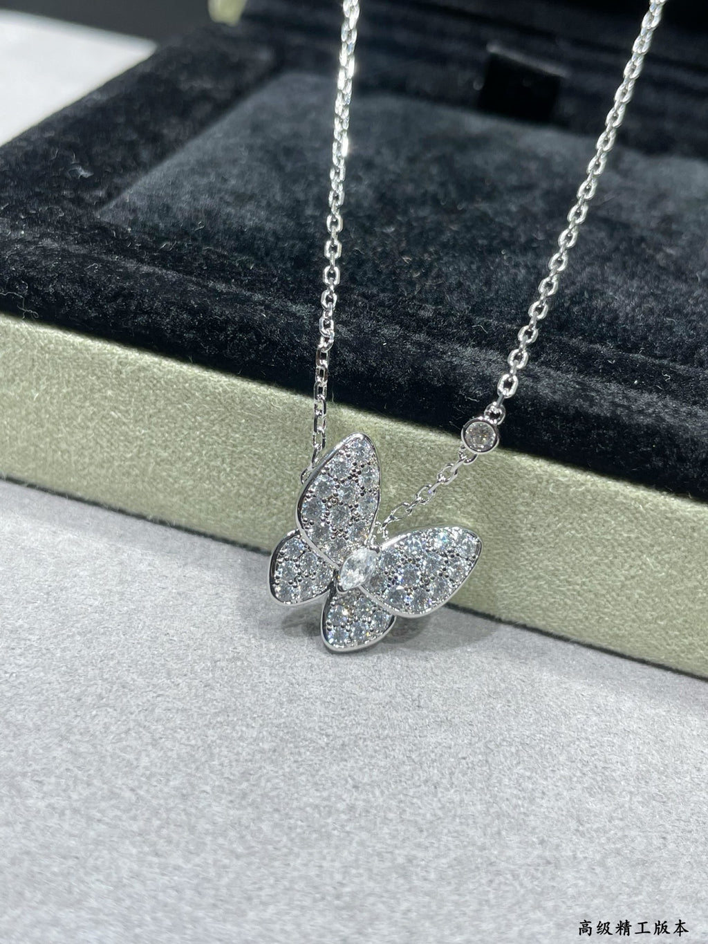 VAN CLEEF & ARPELS P125 Crystal Necklace