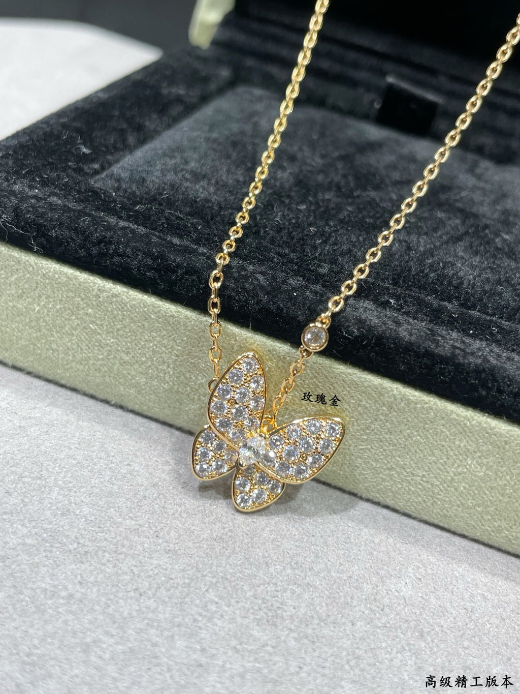 VAN CLEEF & ARPELS P125 Crystal Necklace
