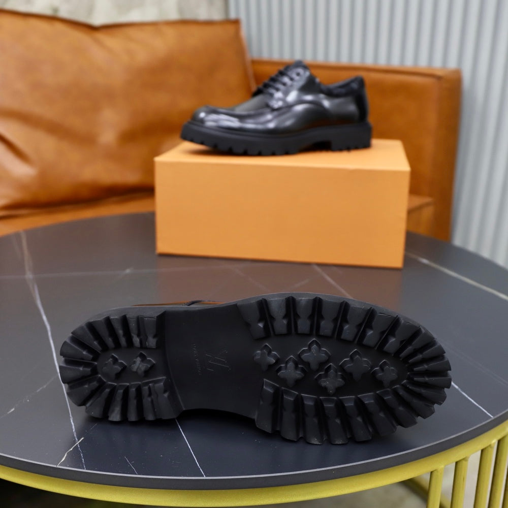Louis Vuitton Men's Dress Shoes - Style 426192