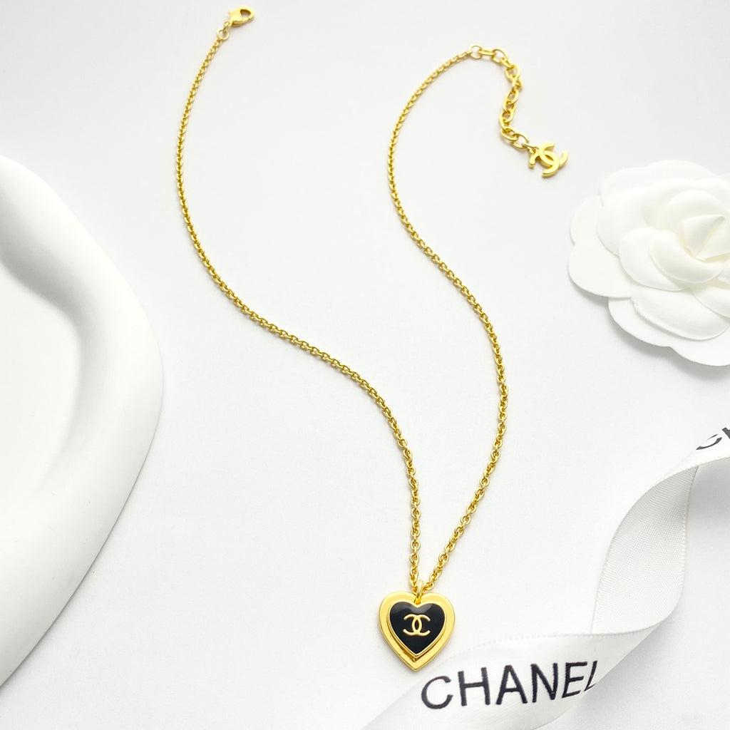 CHANEL Enamel Vintage Necklace