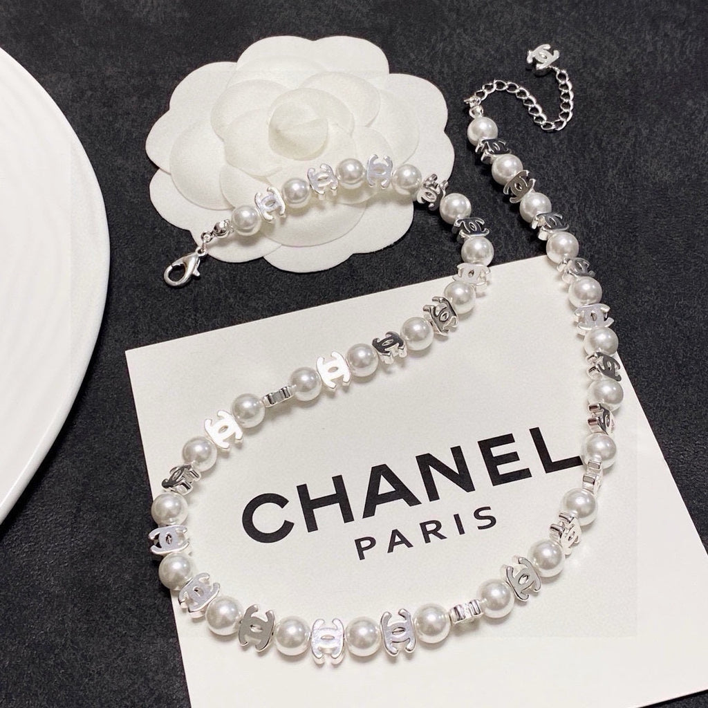 CHANEL Pearl Necklace