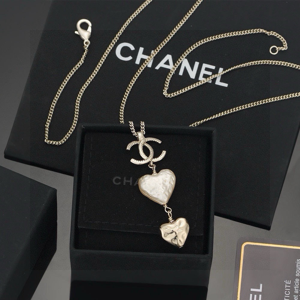 CHANEL Pearl Necklace