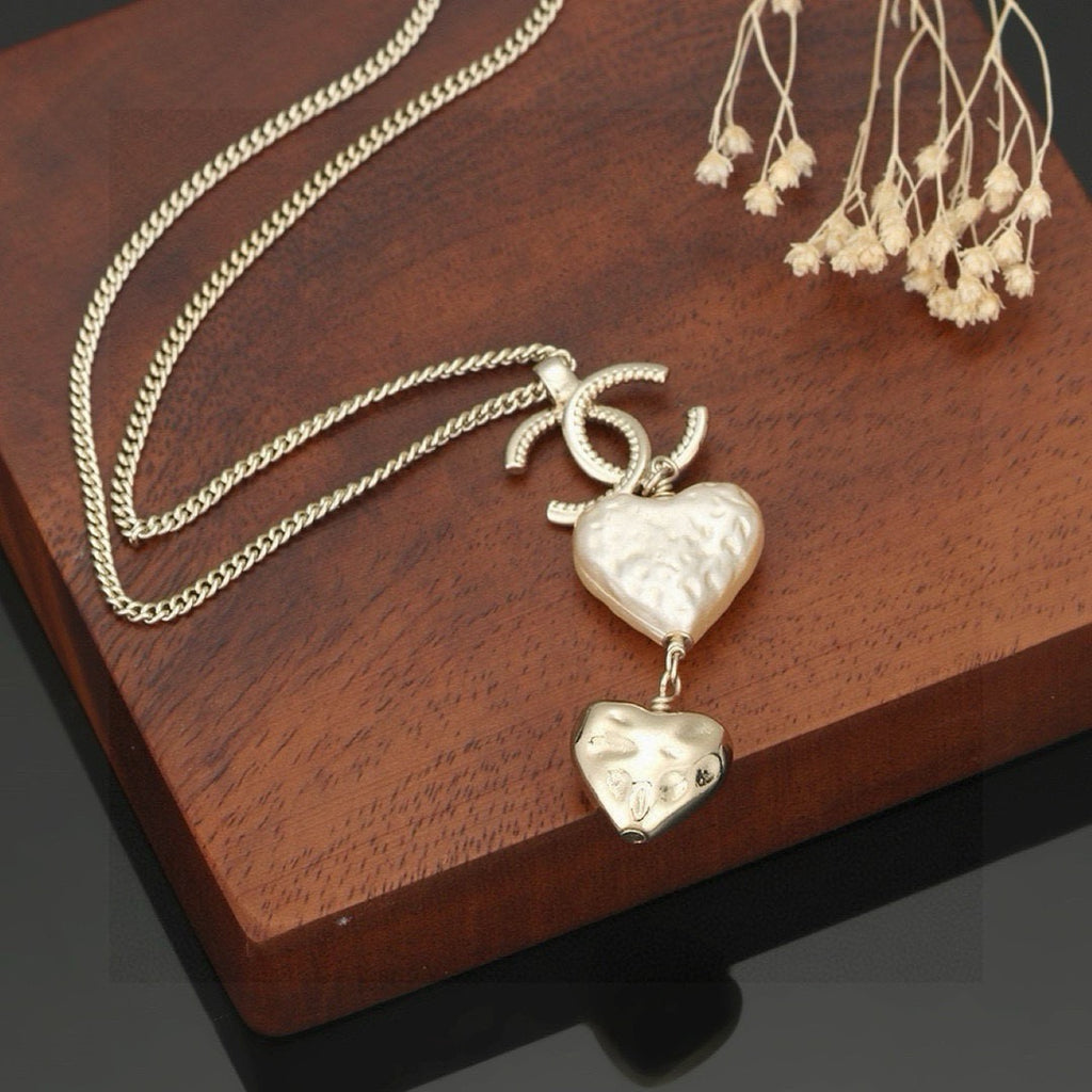 CHANEL Pearl Necklace