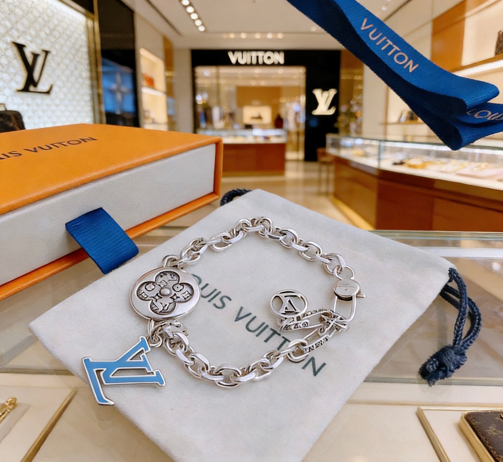 LOUIS VUITTON P100 Vintage Necklace