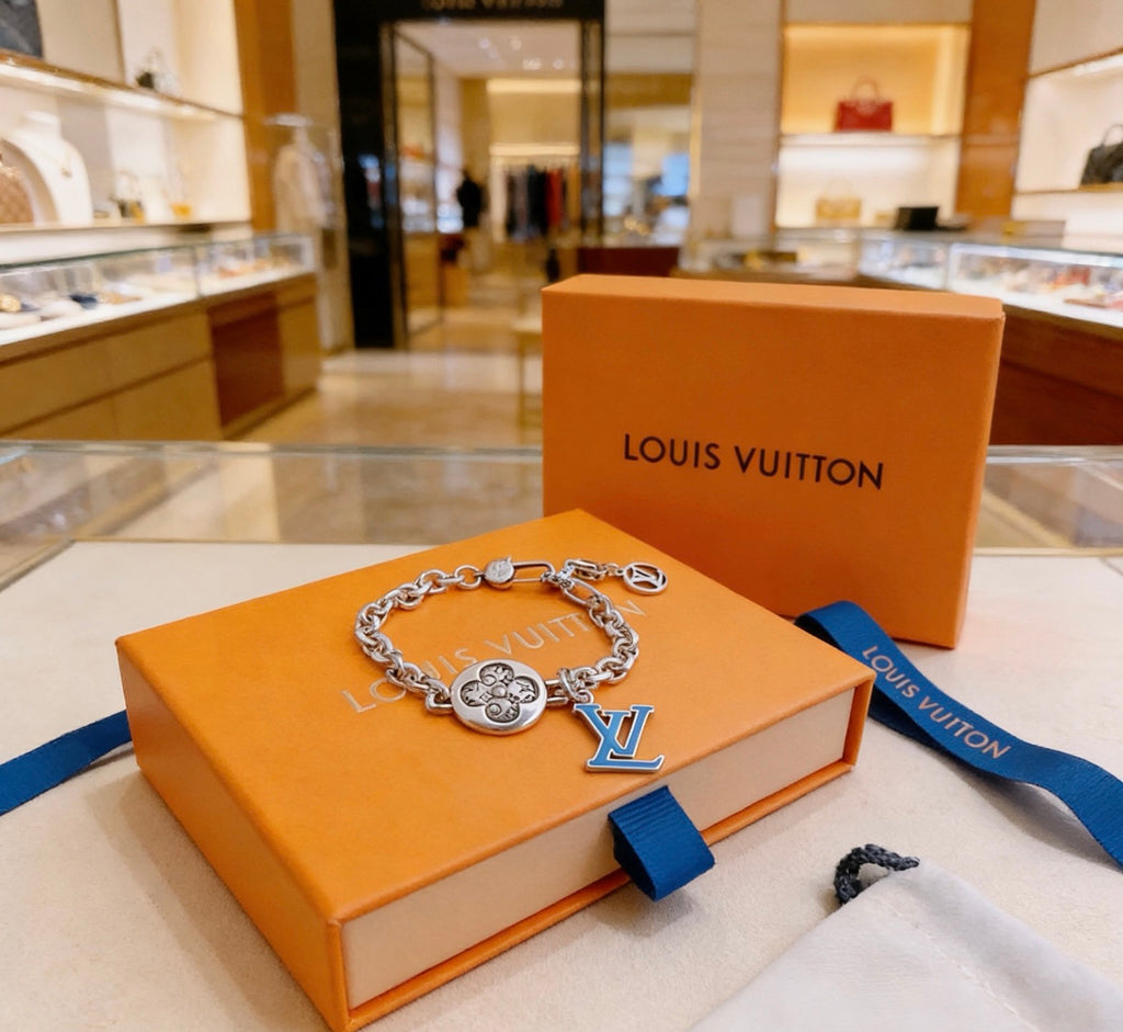 LOUIS VUITTON P100 Vintage Necklace