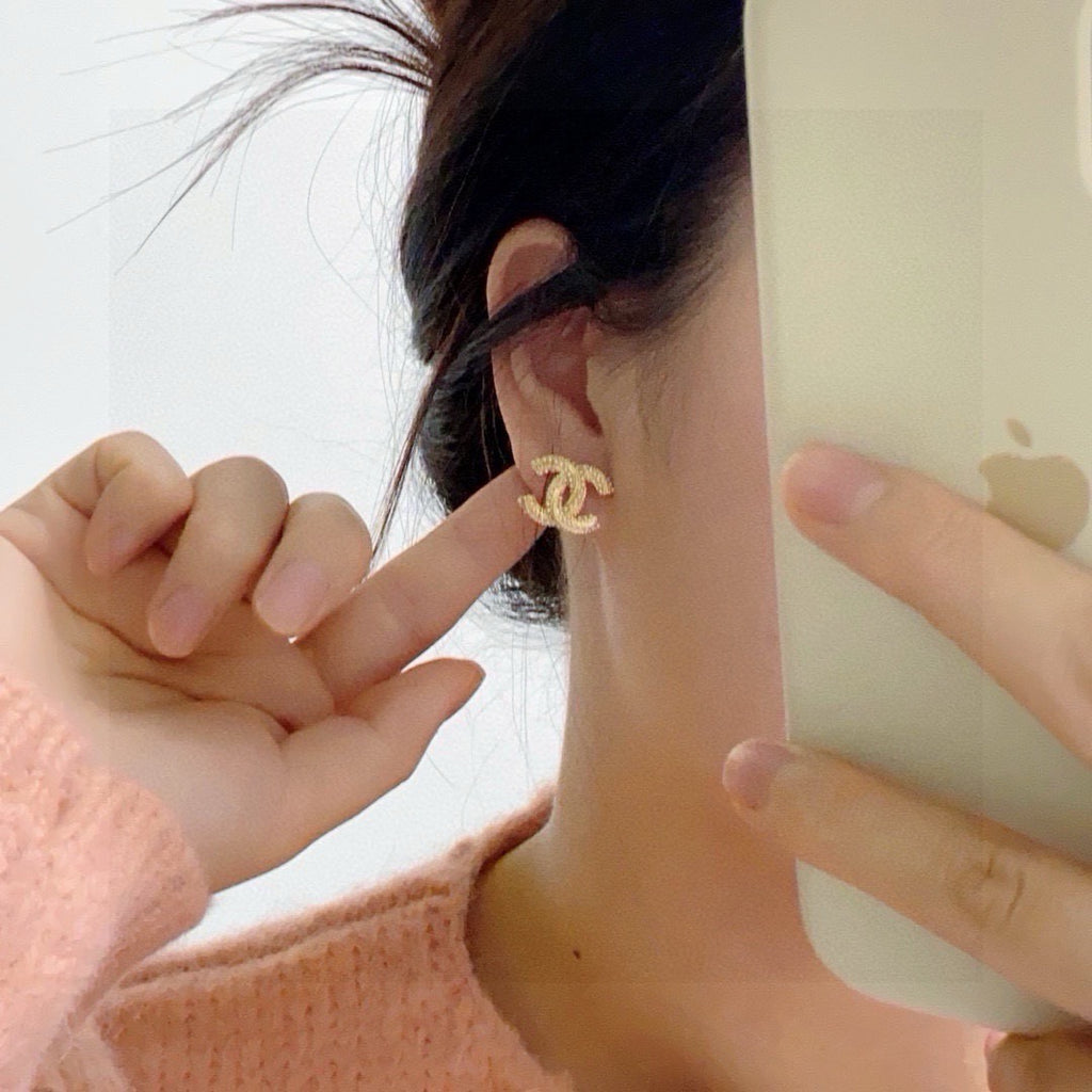 CHANEL Pearl Earrings