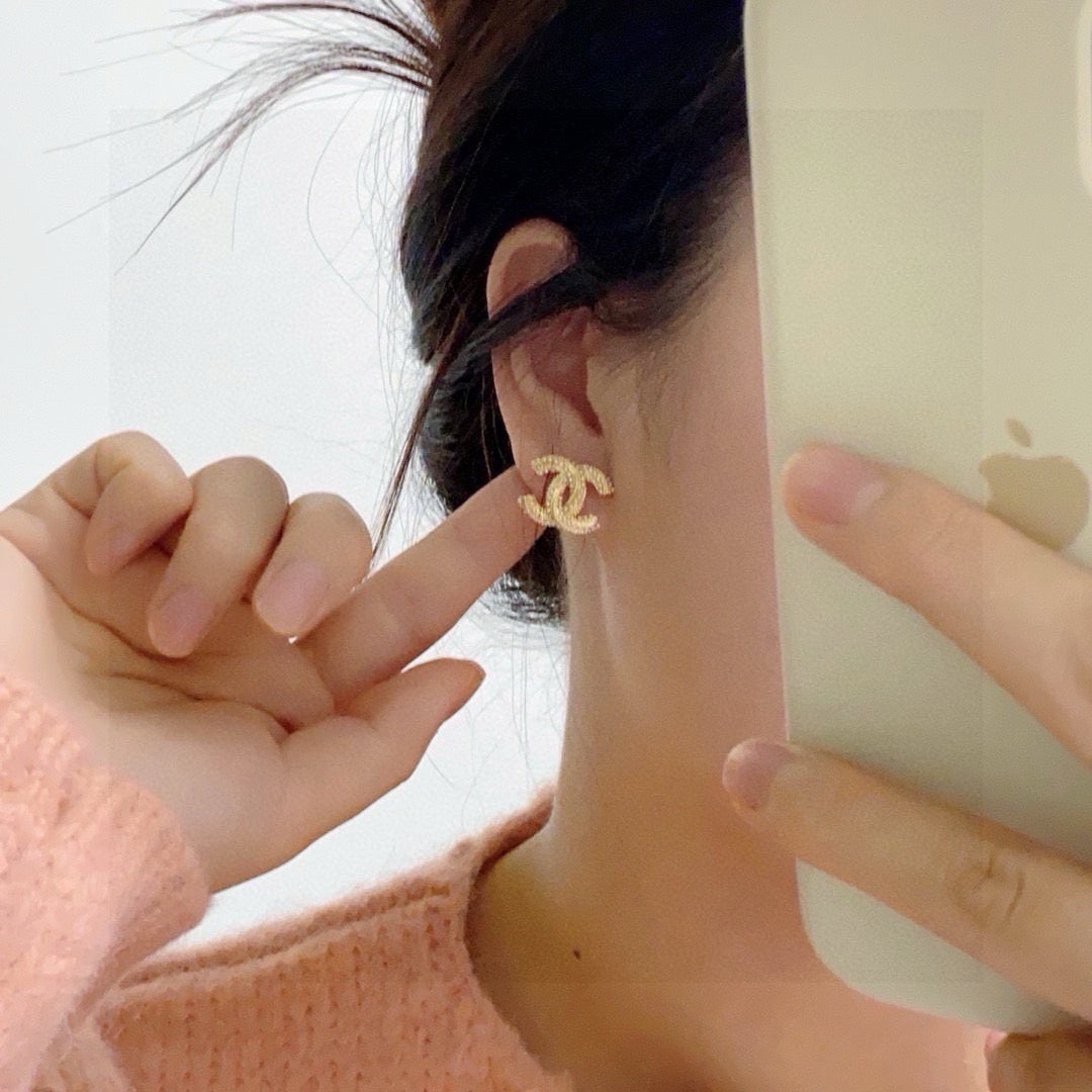 CHANEL Pearl Earrings