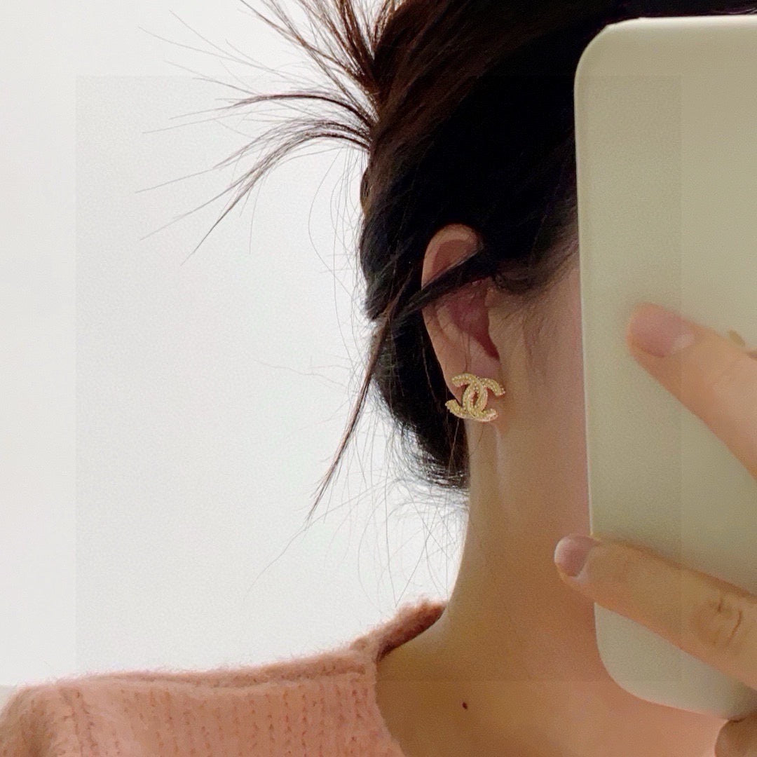 CHANEL Pearl Earrings