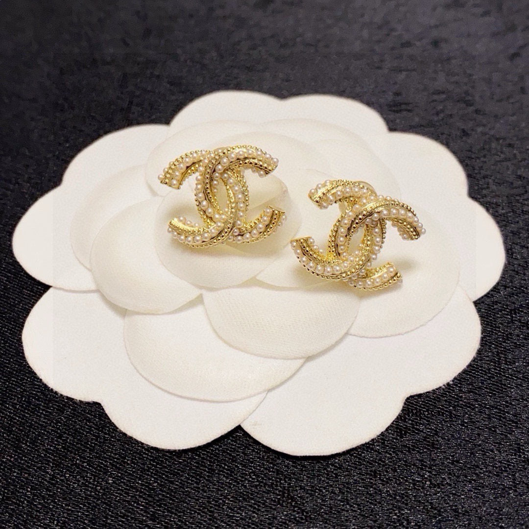 CHANEL Pearl Earrings