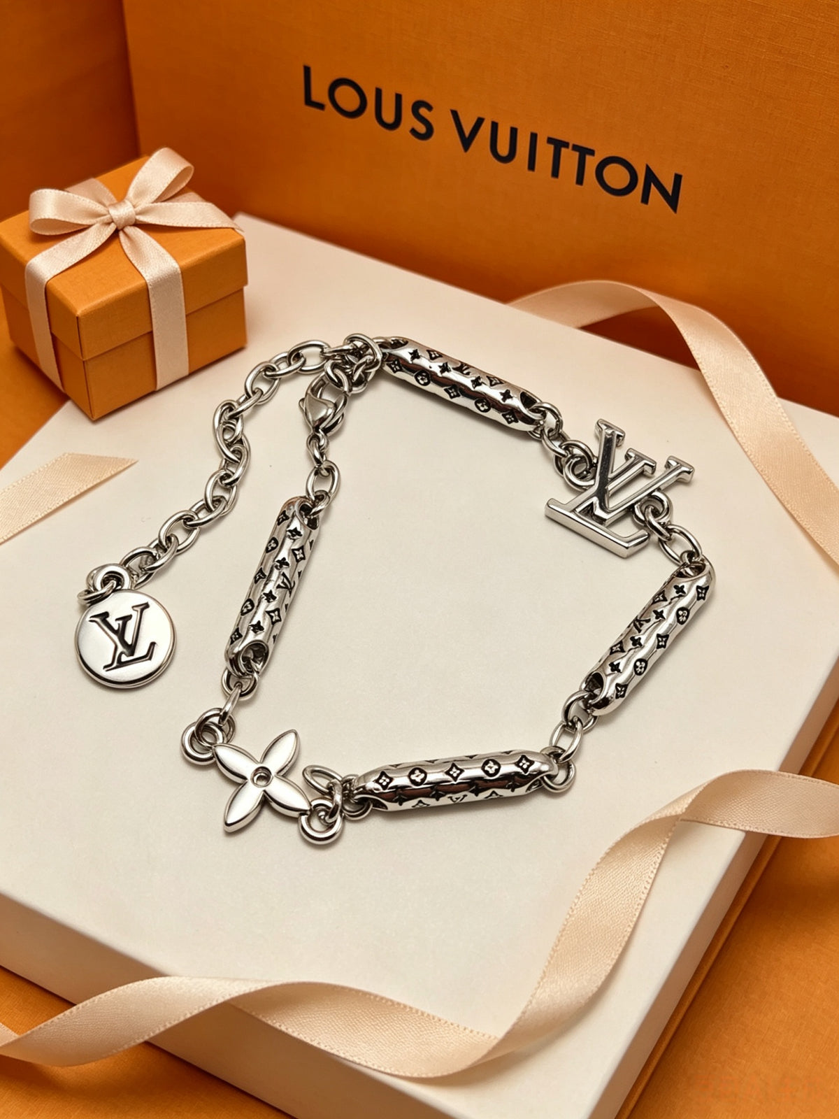 LOUIS VUITTON Necklace