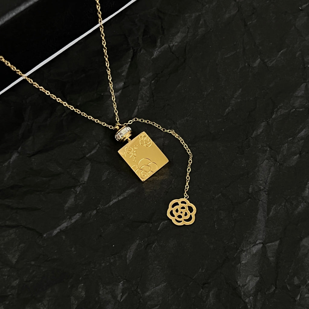 CHANEL Vintage Necklace