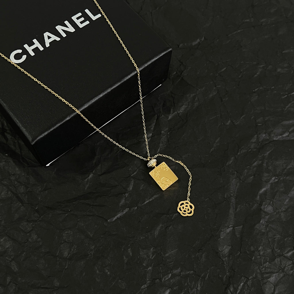 CHANEL Vintage Necklace