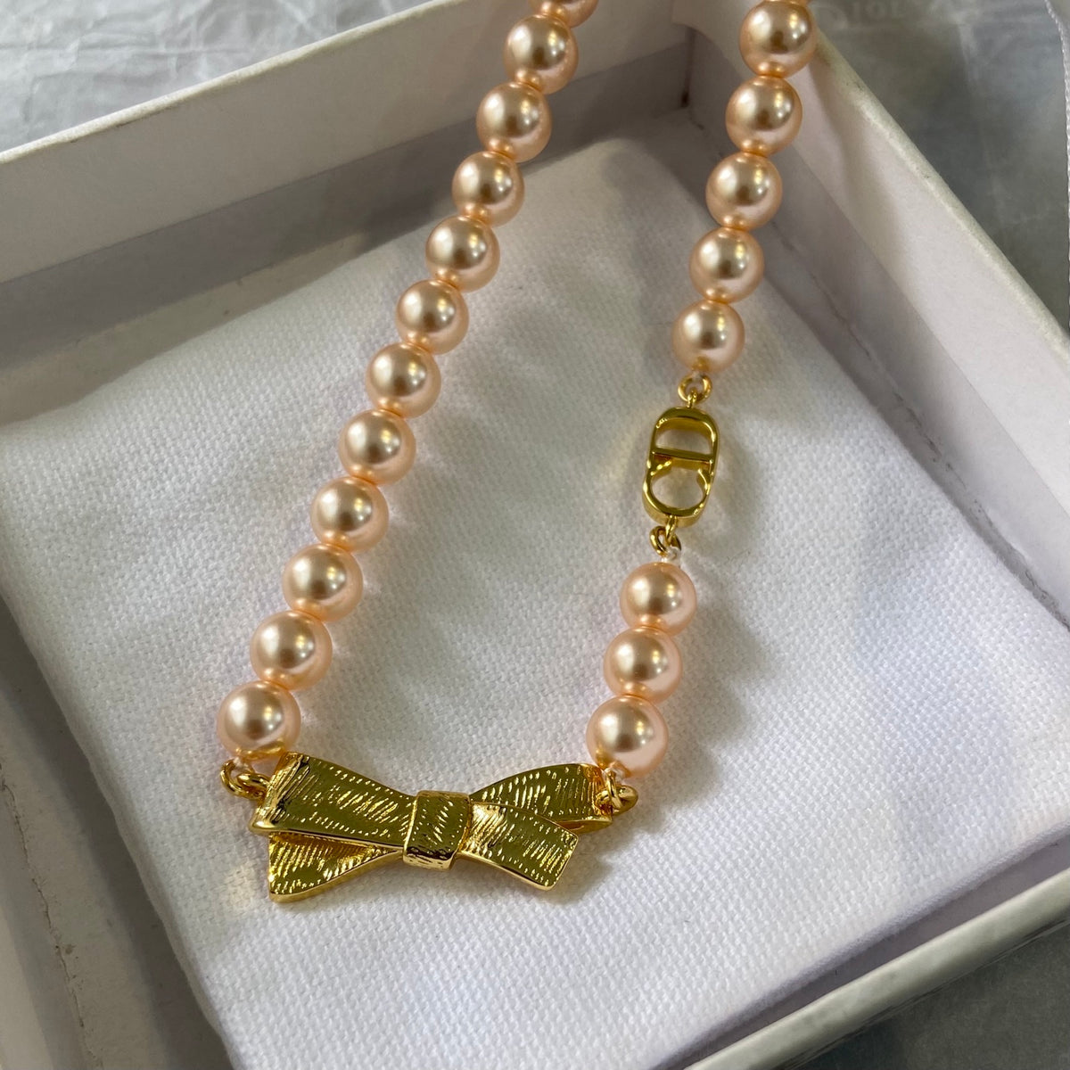 Bow Necklace