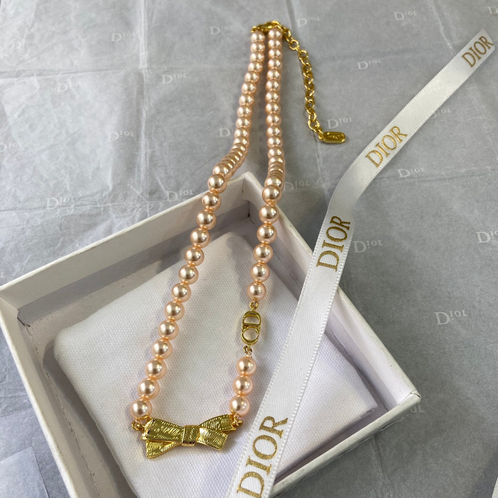 Bow Necklace