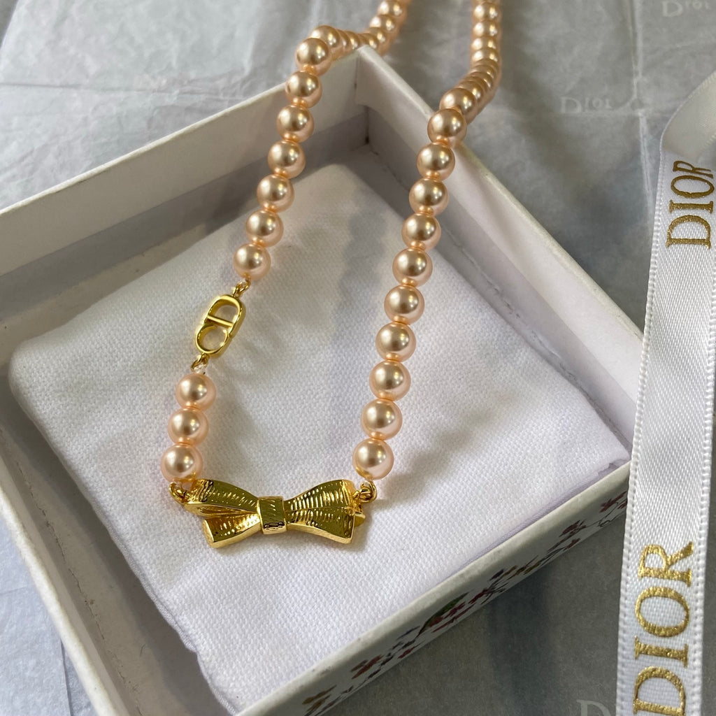 Bow Necklace