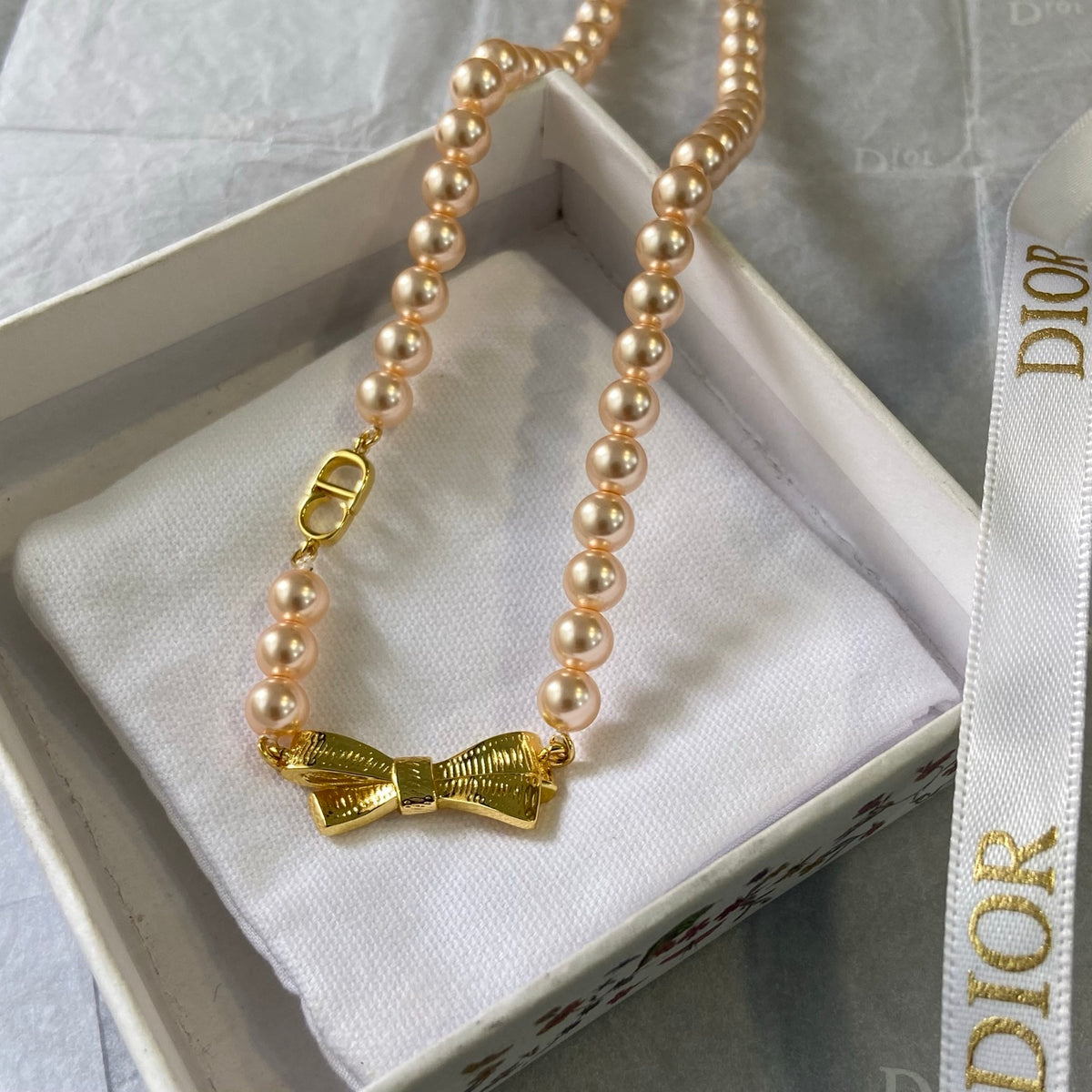 Bow Necklace