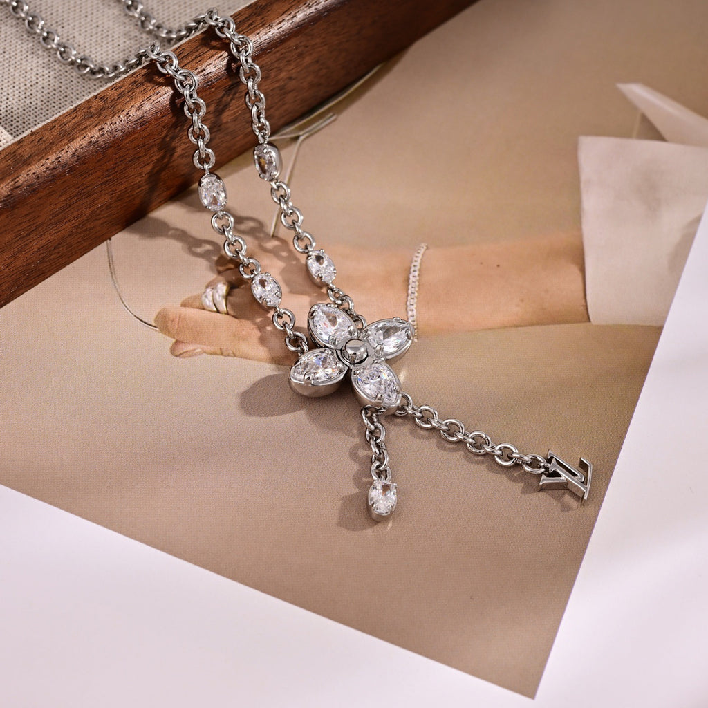LOUIS VUITTON Four-Leaf Clover Necklace