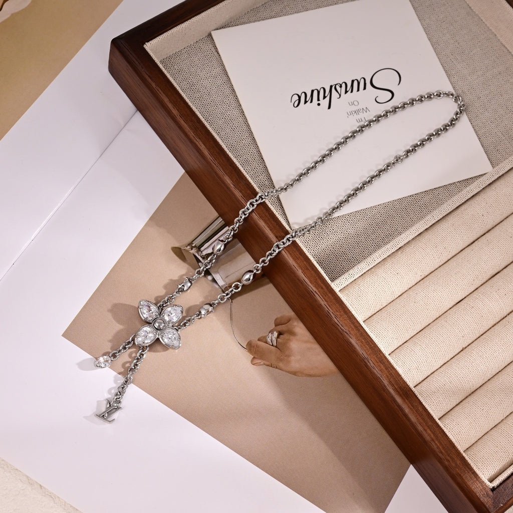 LOUIS VUITTON Four-Leaf Clover Necklace
