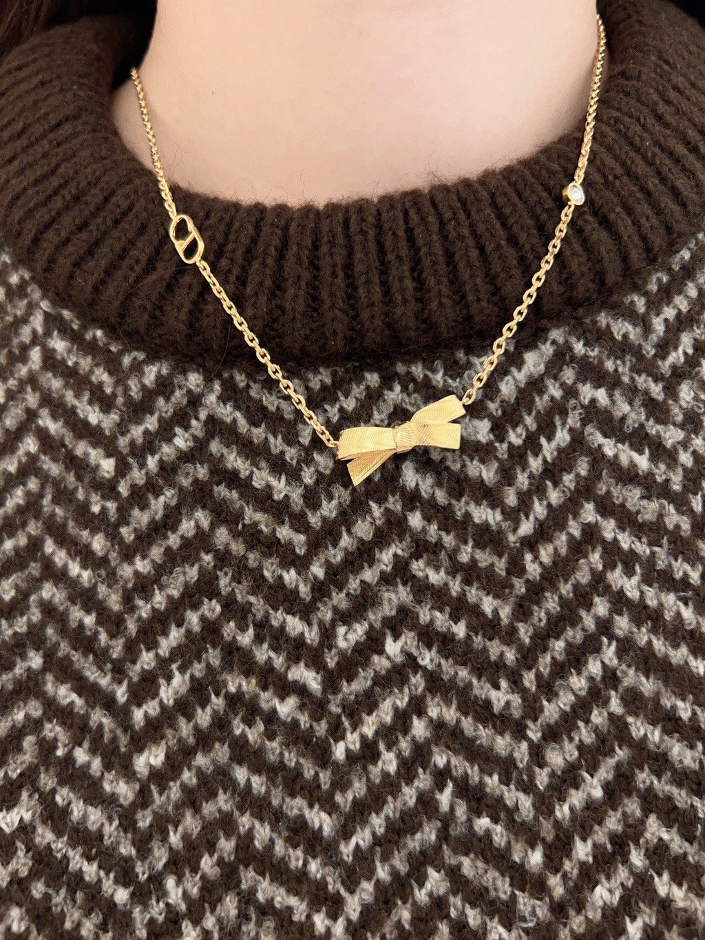 Bow Necklace