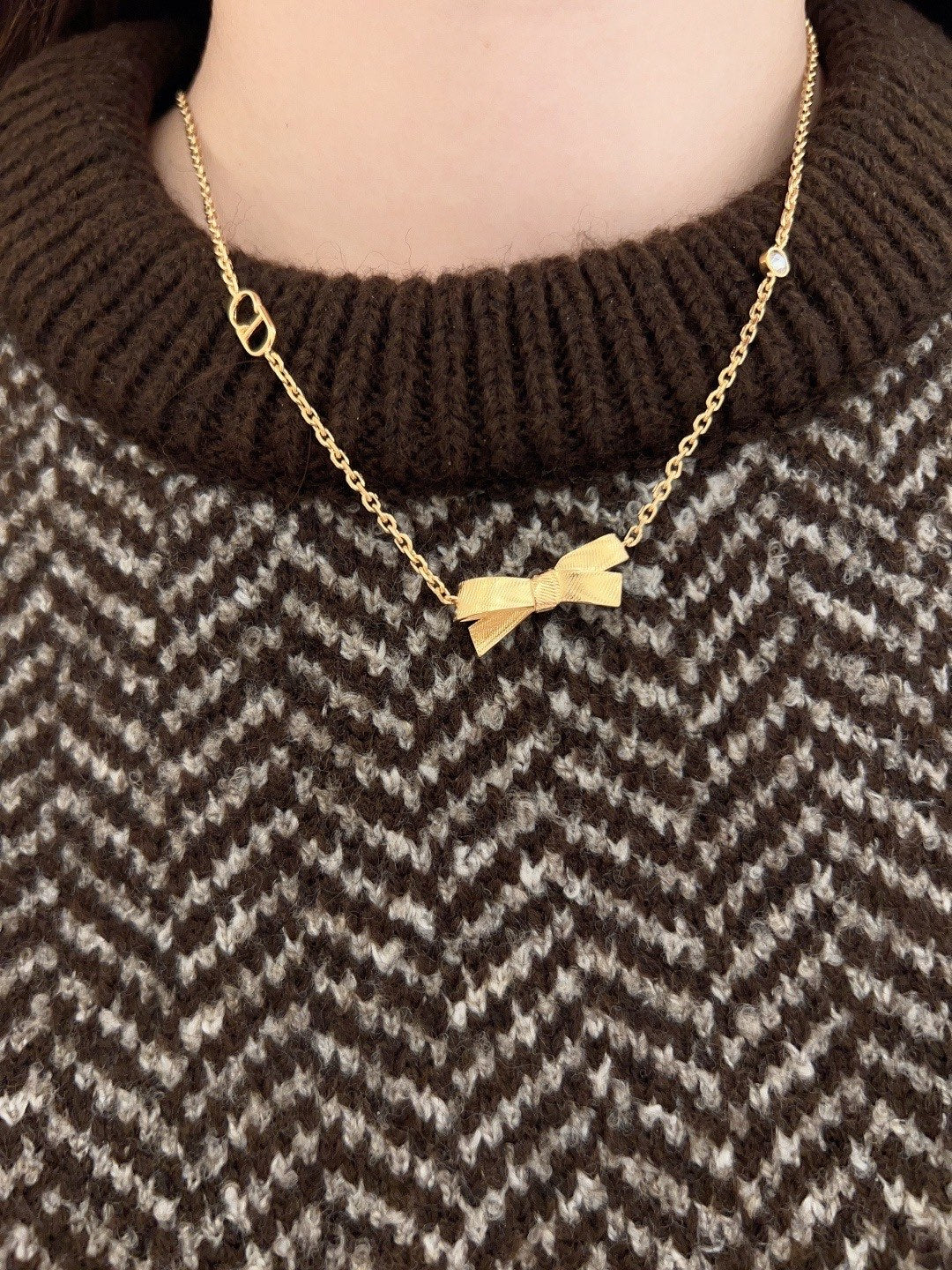 Bow Necklace