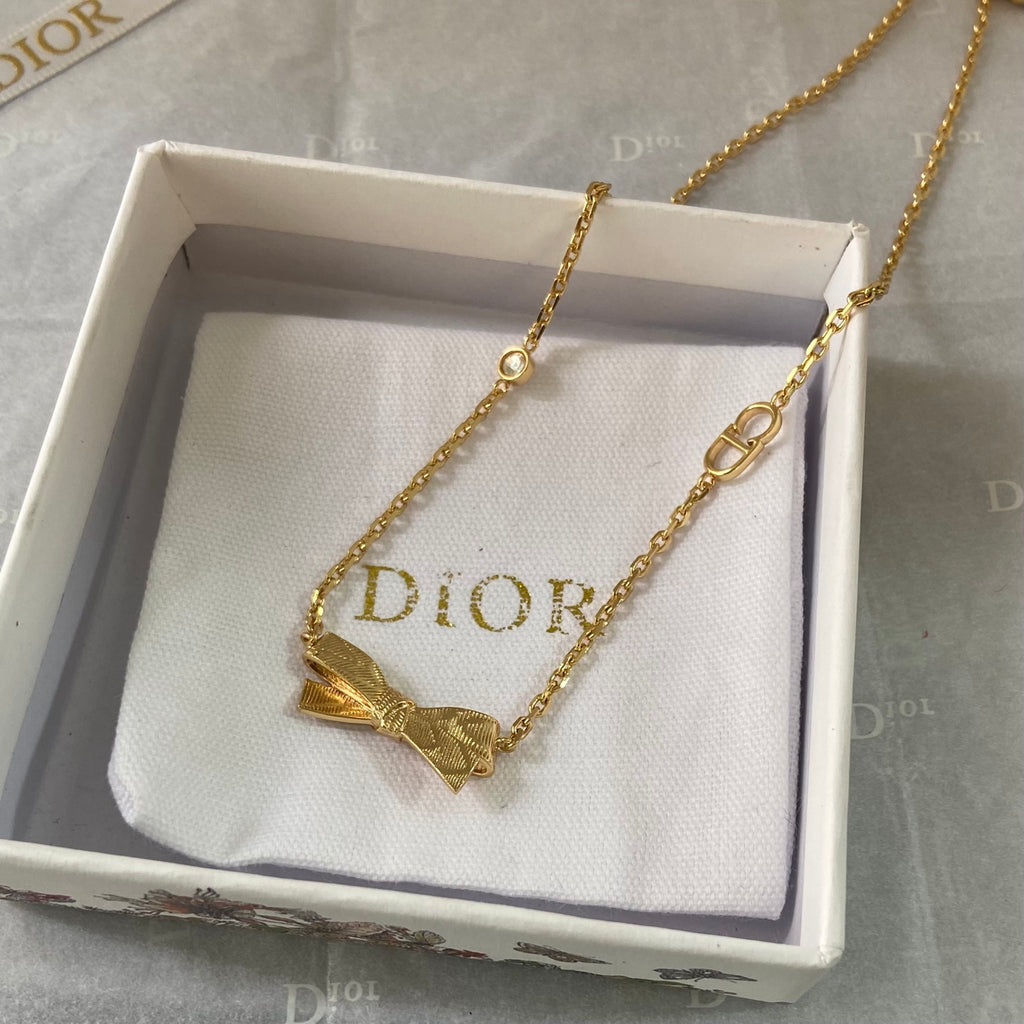 Bow Necklace