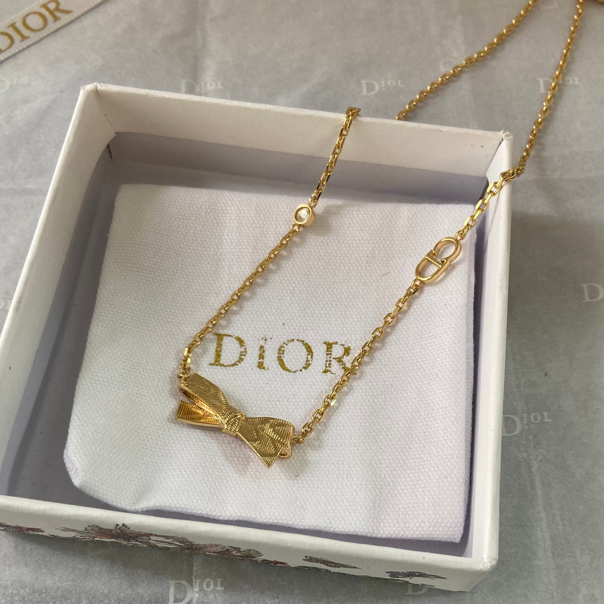 Bow Necklace