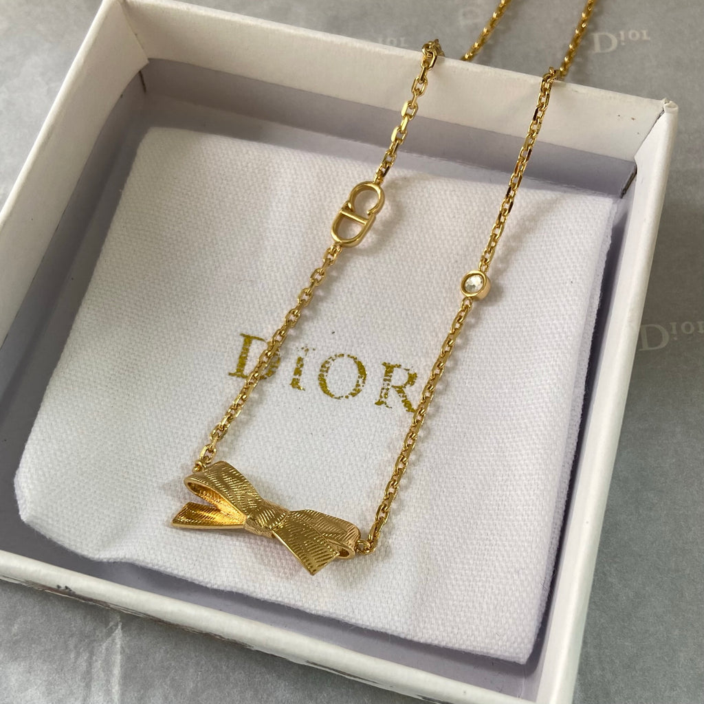 Bow Necklace