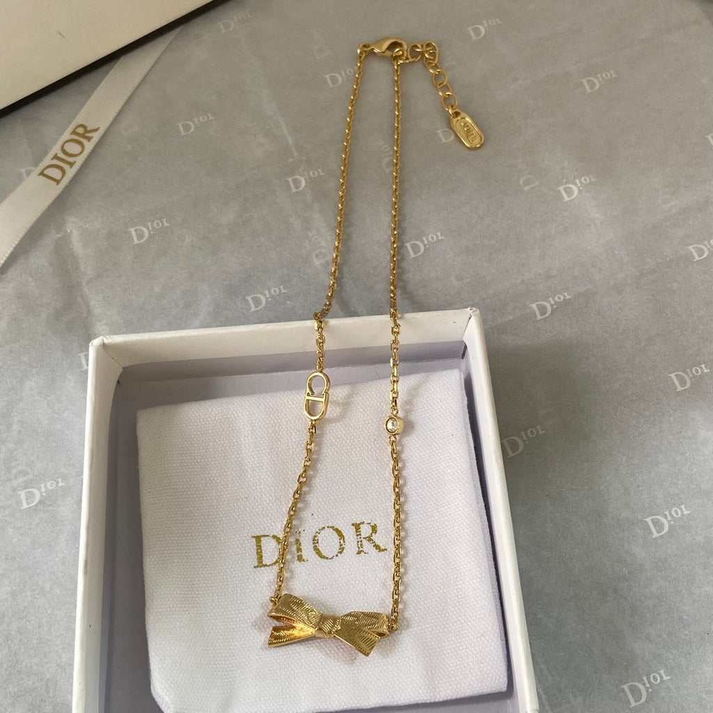 Bow Necklace
