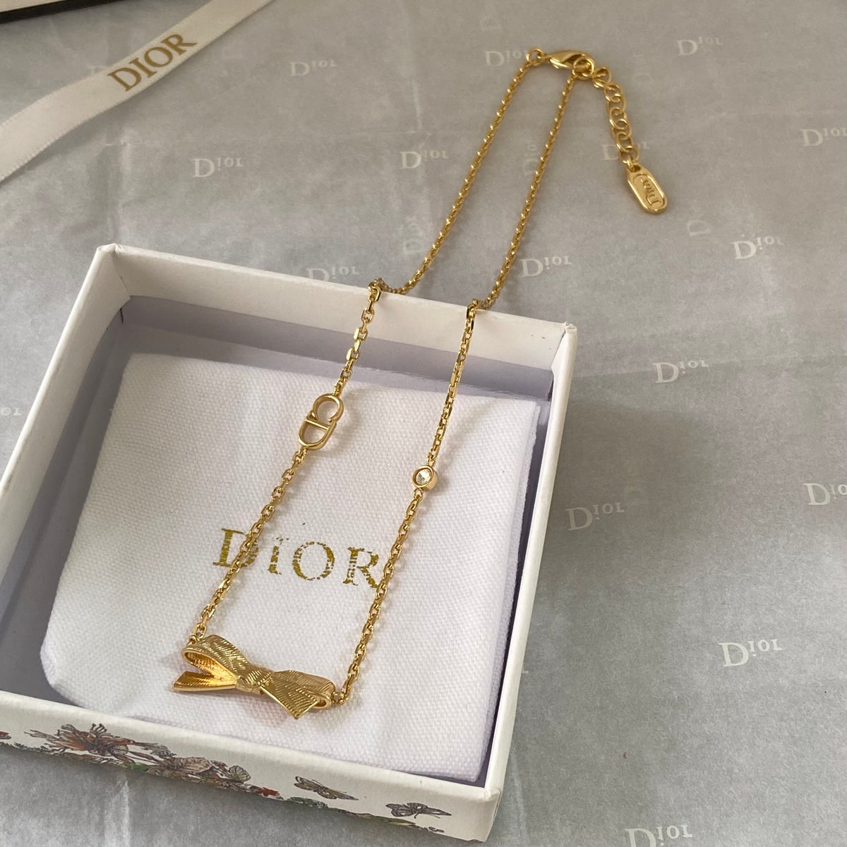 Bow Necklace