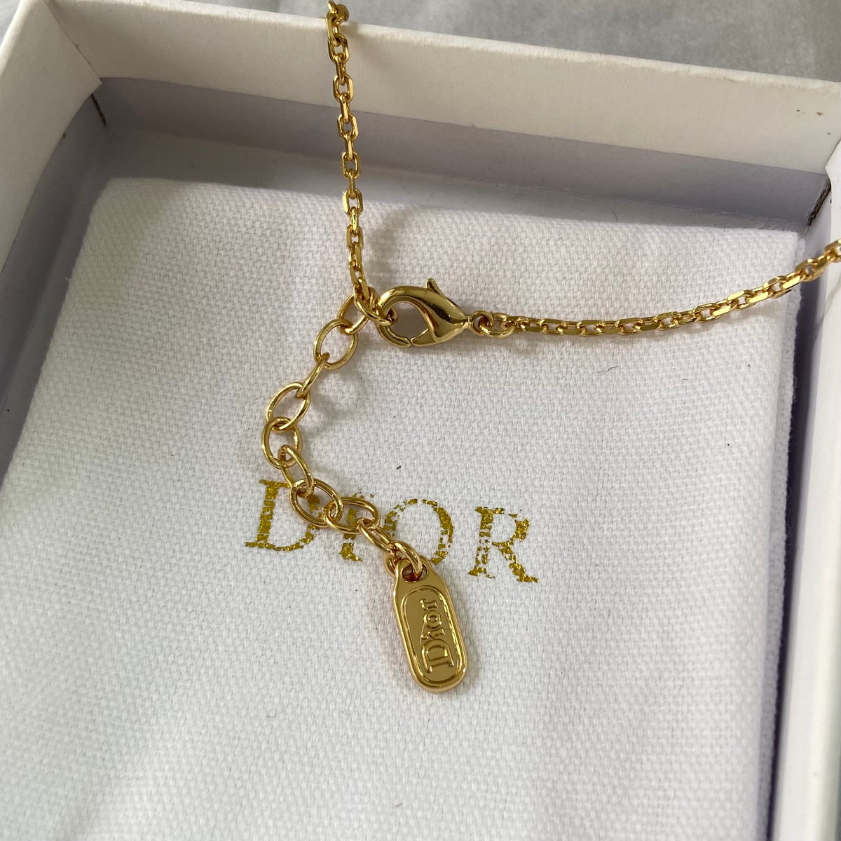 Bow Necklace