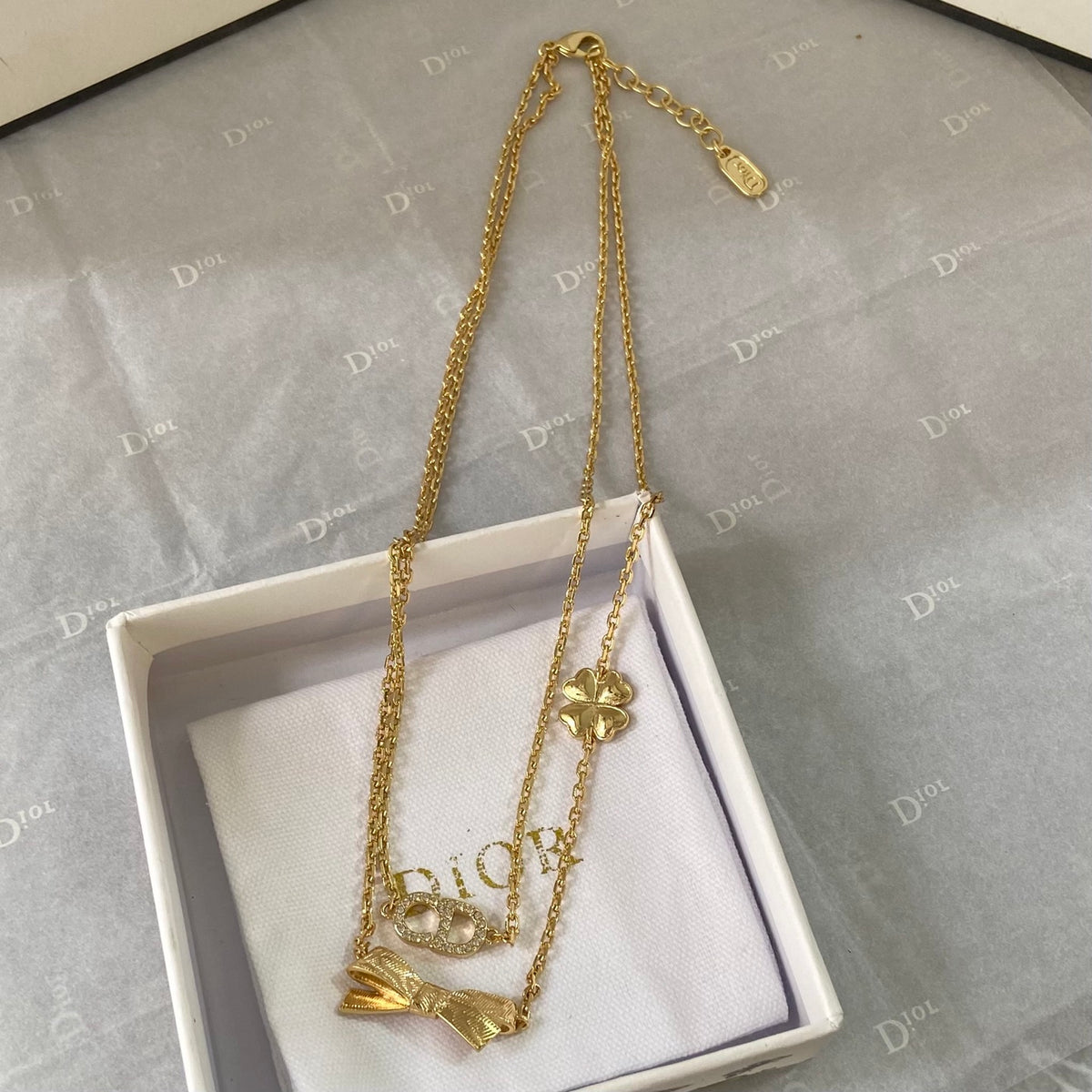 Bow Necklace