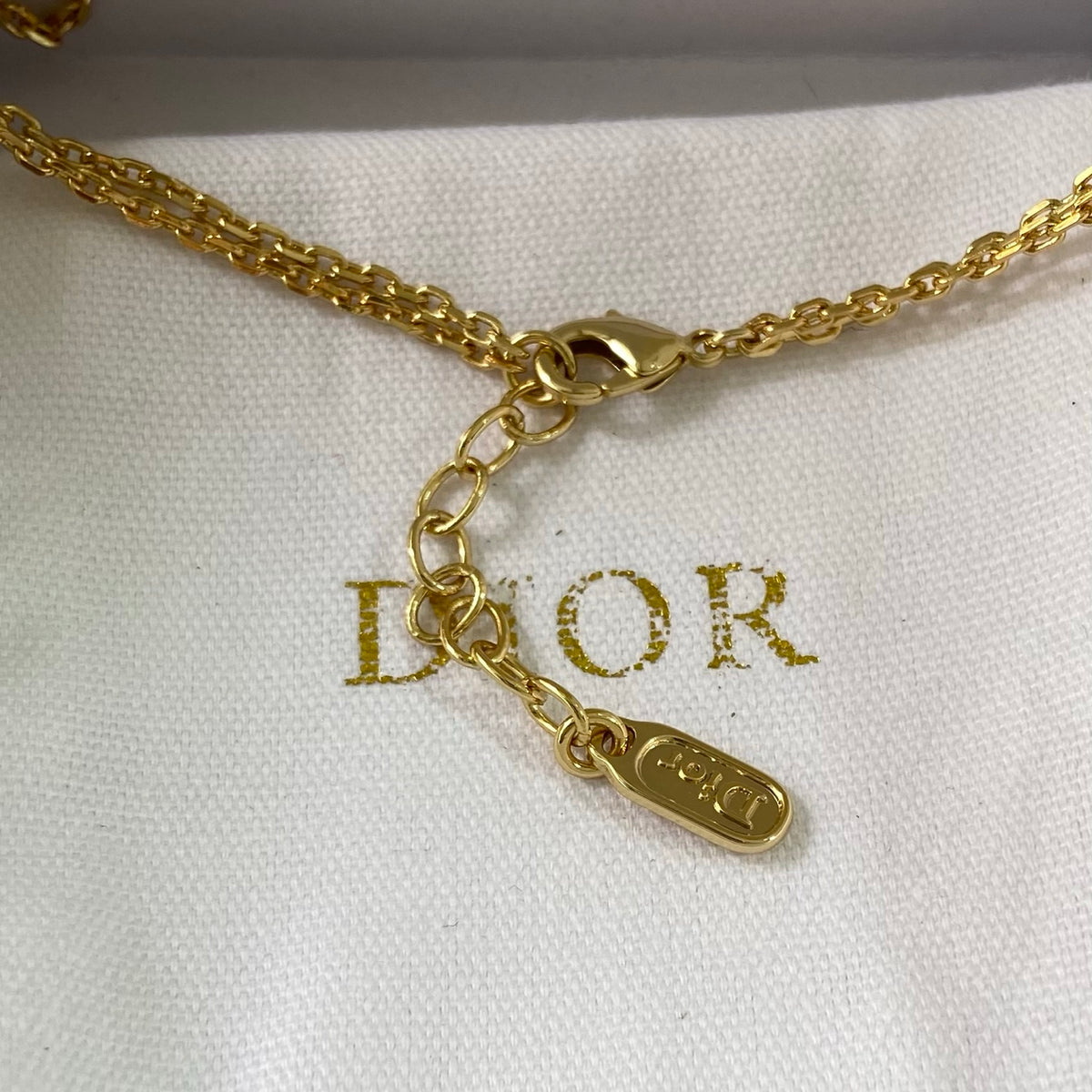 Bow Necklace