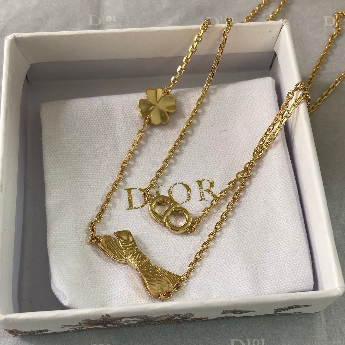 Bow Necklace