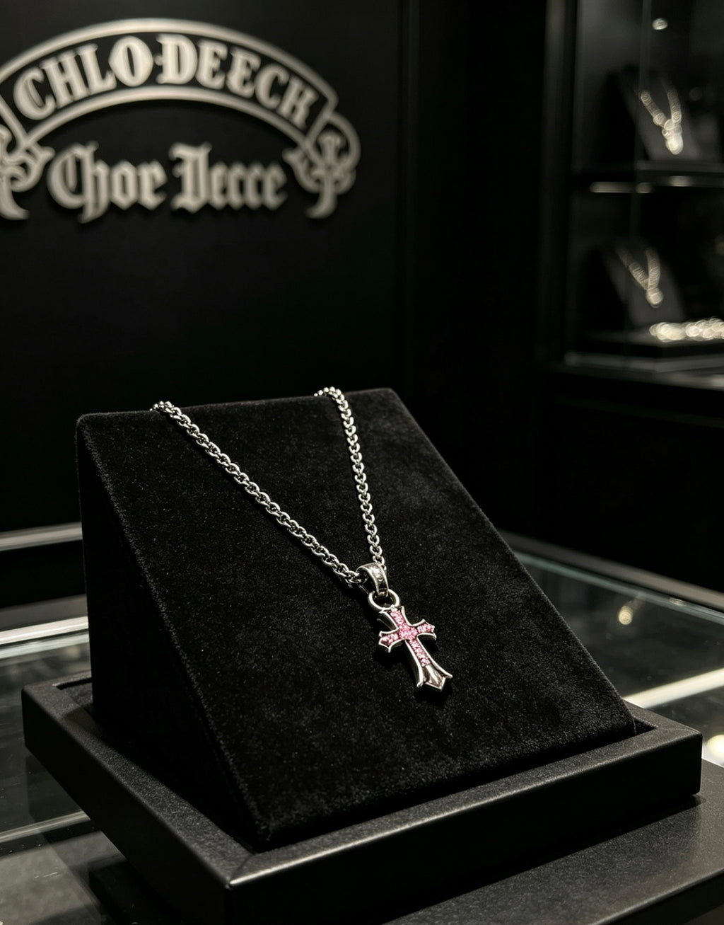 P70 Vintage Pendant Necklace