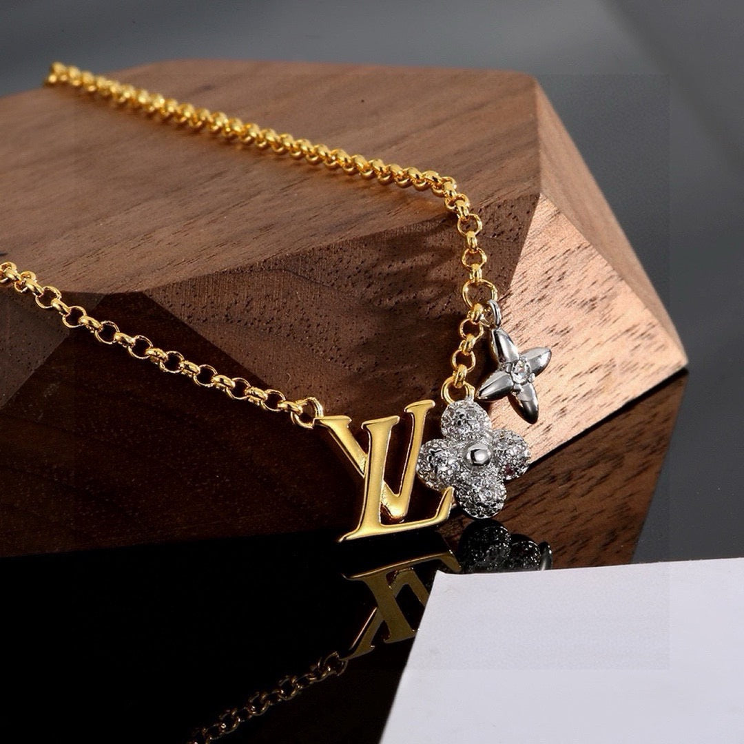 LOUIS VUITTON Four-Leaf Clover Pendant Necklace