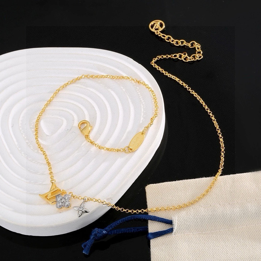 LOUIS VUITTON Four-Leaf Clover Pendant Necklace