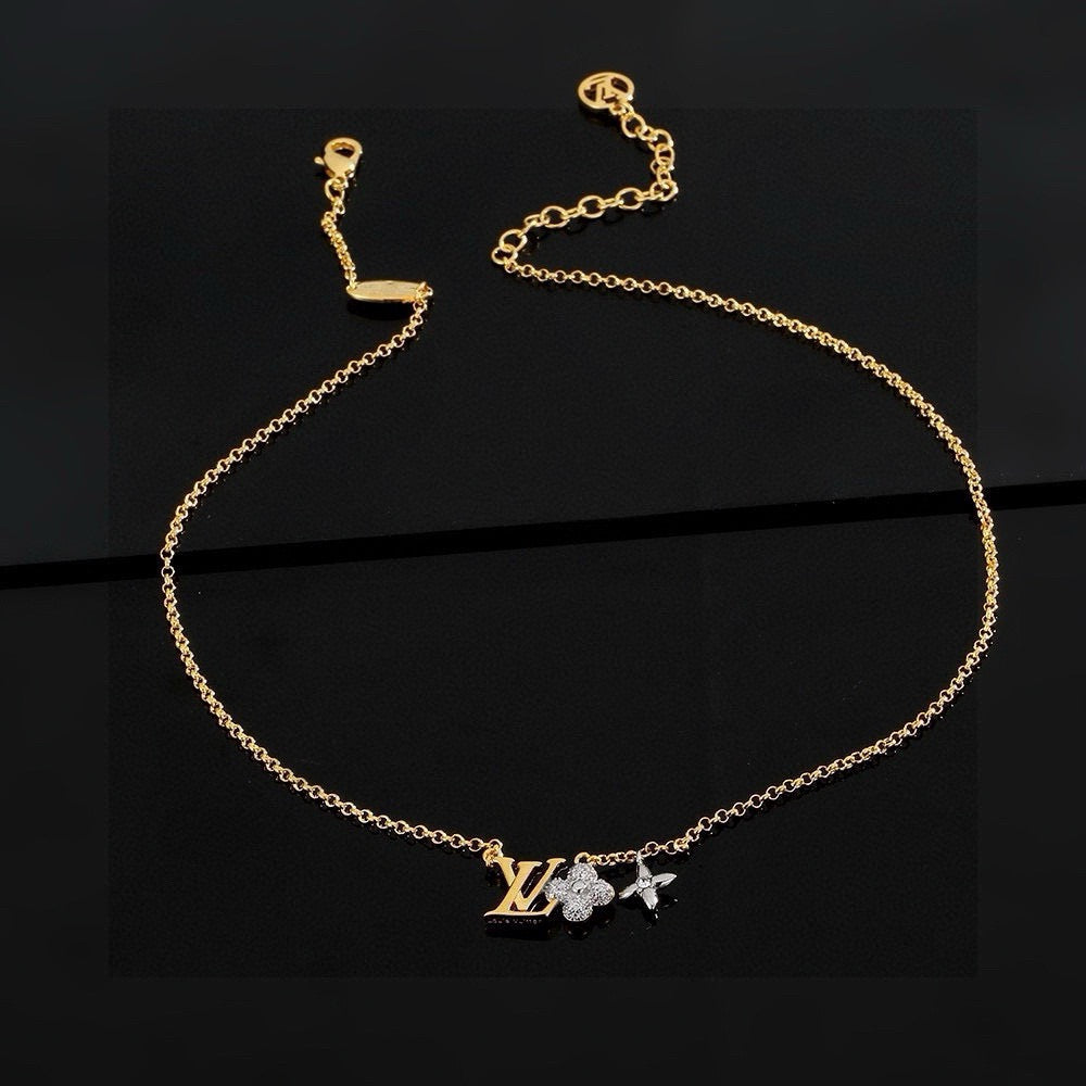 LOUIS VUITTON Four-Leaf Clover Pendant Necklace