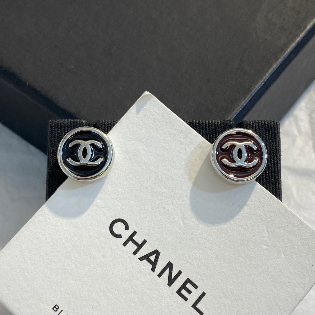 CHANEL Enamel Necklace