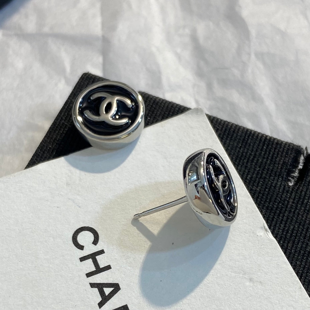 CHANEL Enamel Necklace