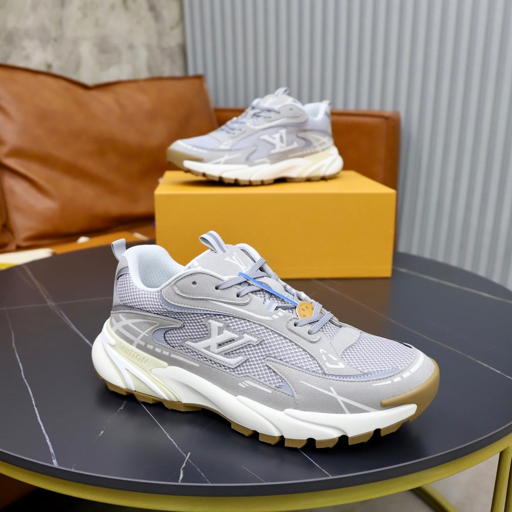 Louis Vuitton Men's Sneakers - Style 426719