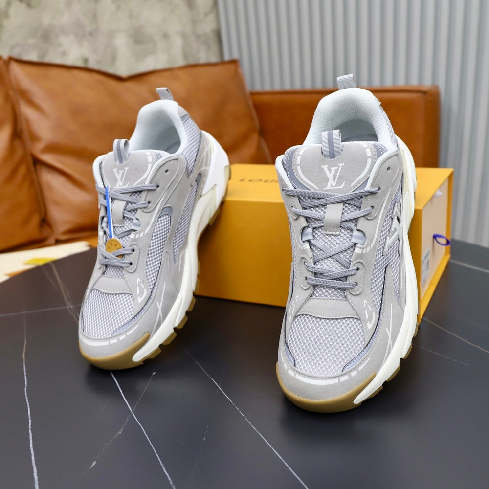 Louis Vuitton Men's Sneakers - Style 426719