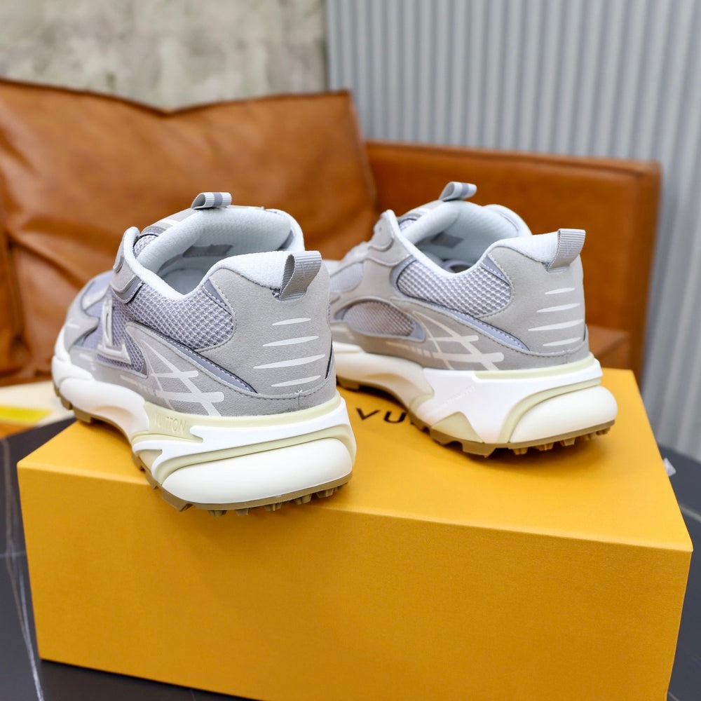 Louis Vuitton Men's Sneakers - Style 426719