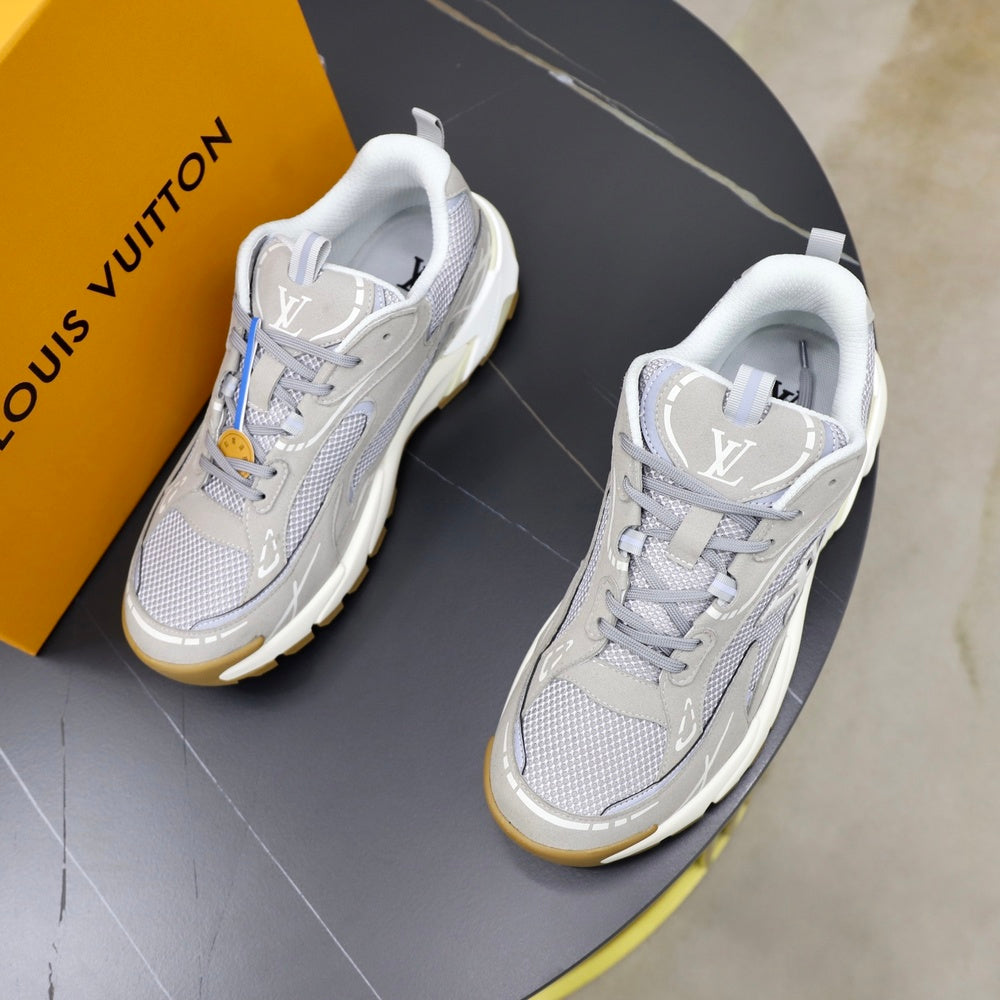 Louis Vuitton Men's Sneakers - Style 426719