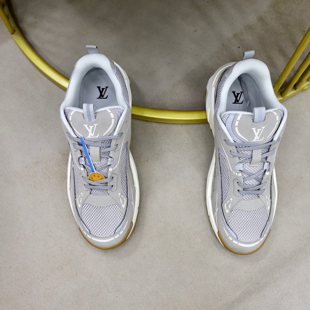 Louis Vuitton Men's Sneakers - Style 426719