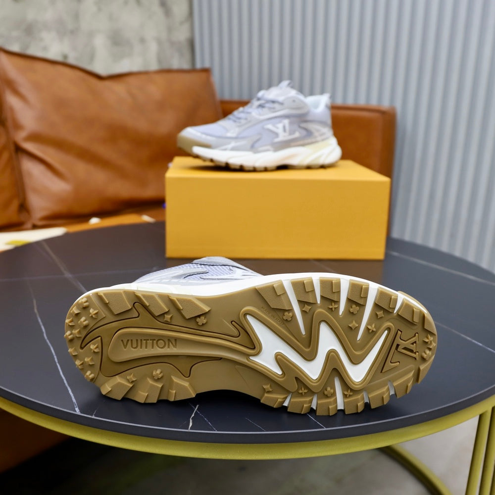Louis Vuitton Men's Sneakers - Style 426719