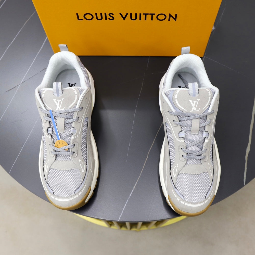 Louis Vuitton Men's Sneakers - Style 426719