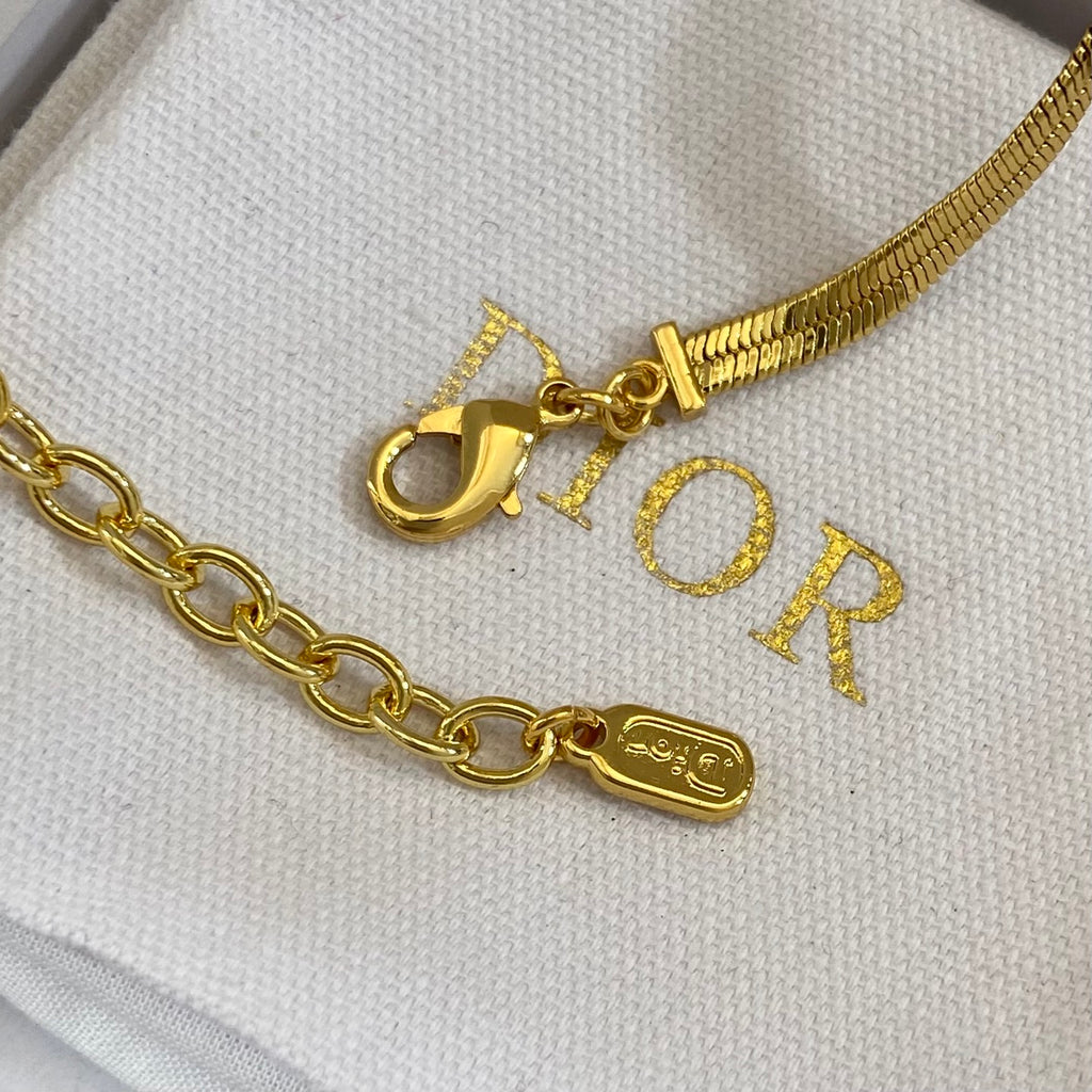 Bow Necklace
