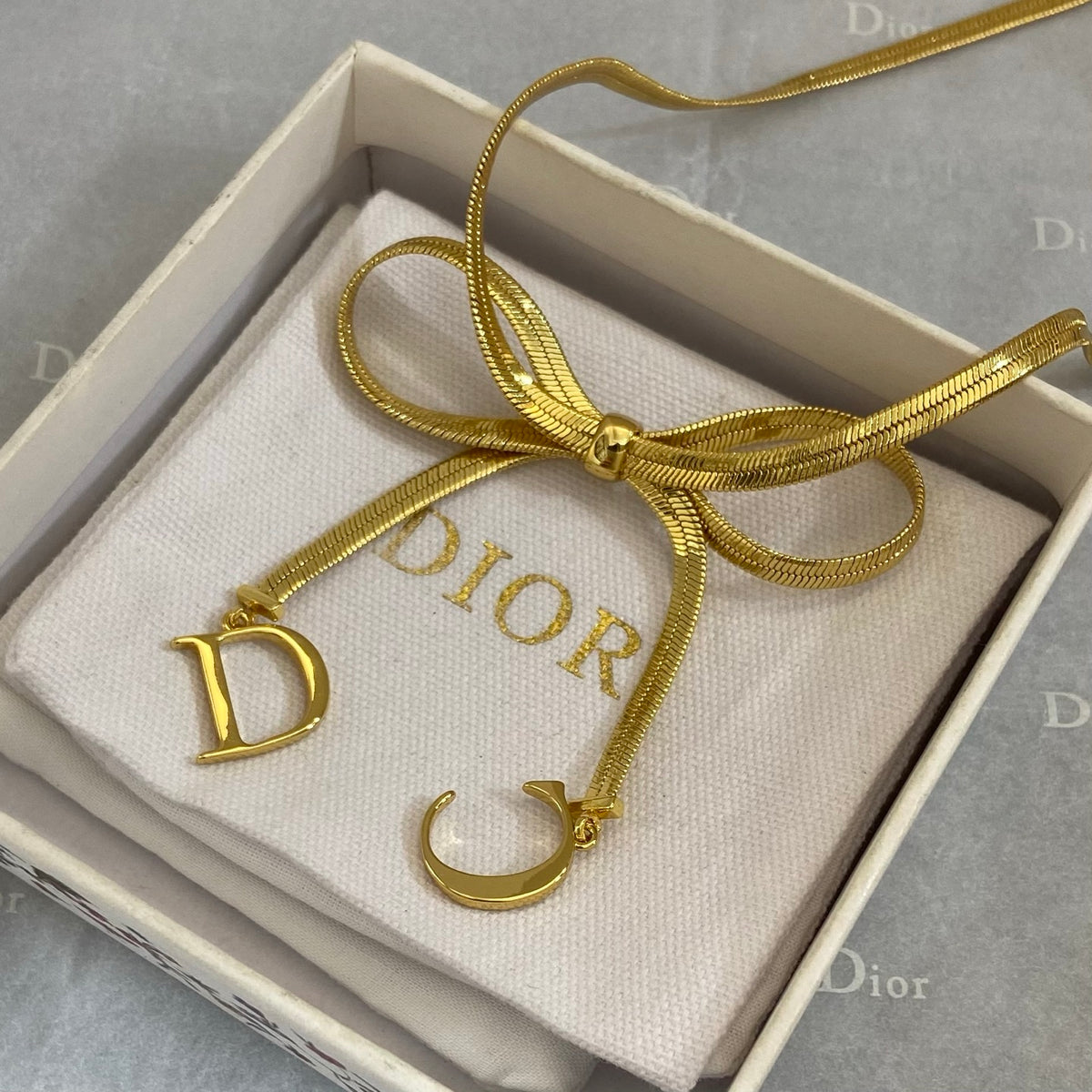 Bow Necklace