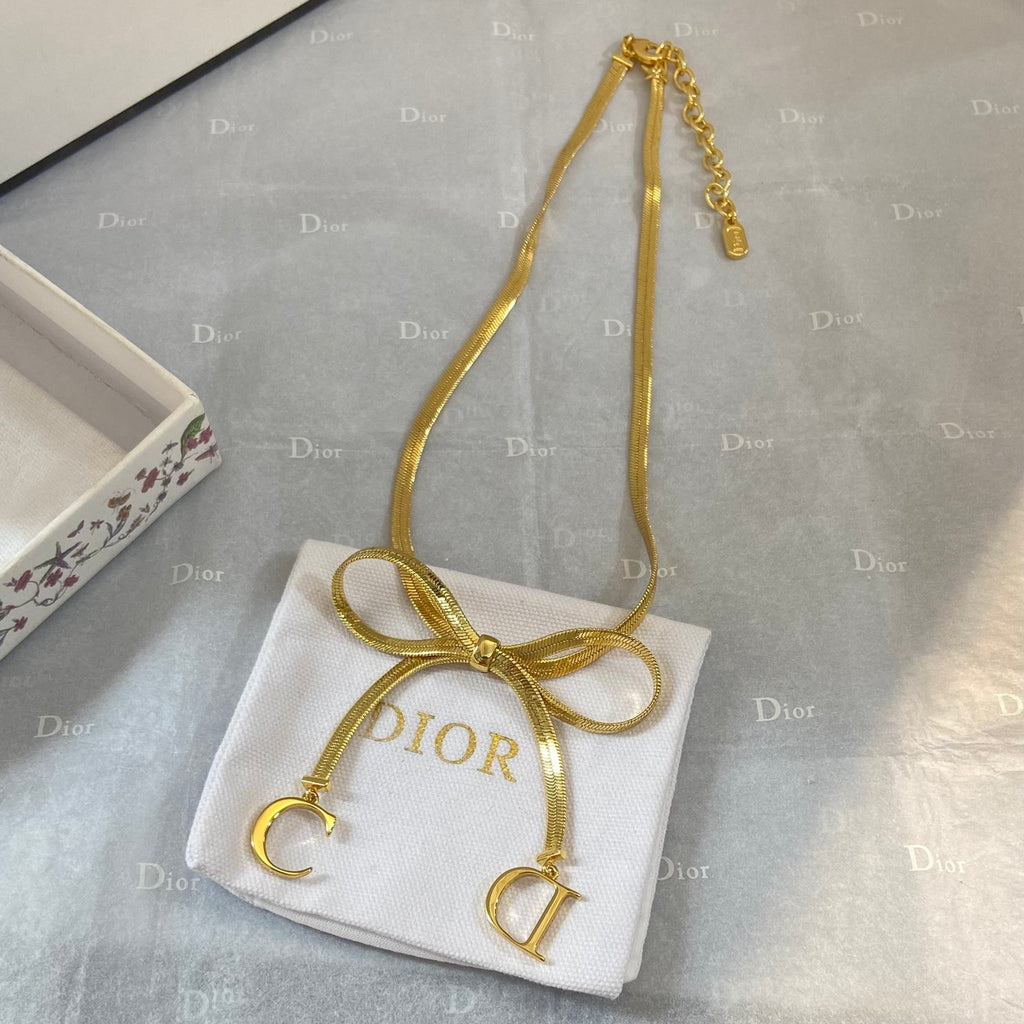 Bow Necklace