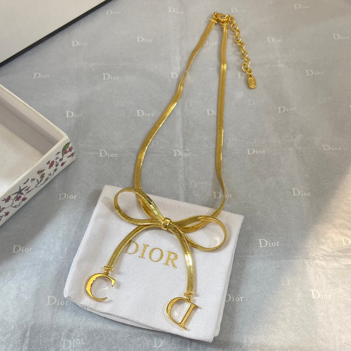 Bow Necklace